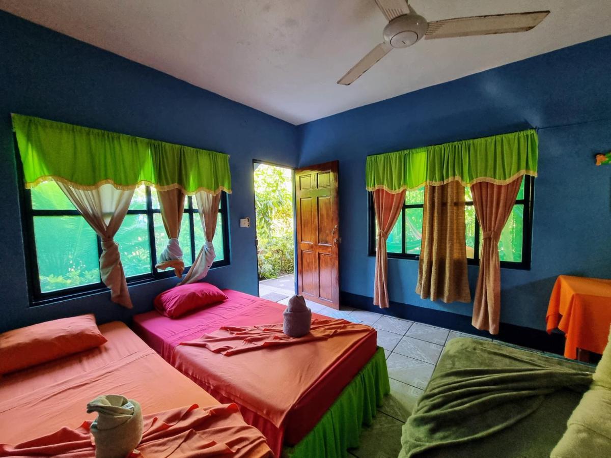 Cabinas Tortuguero Natural Hostel Екстериор снимка