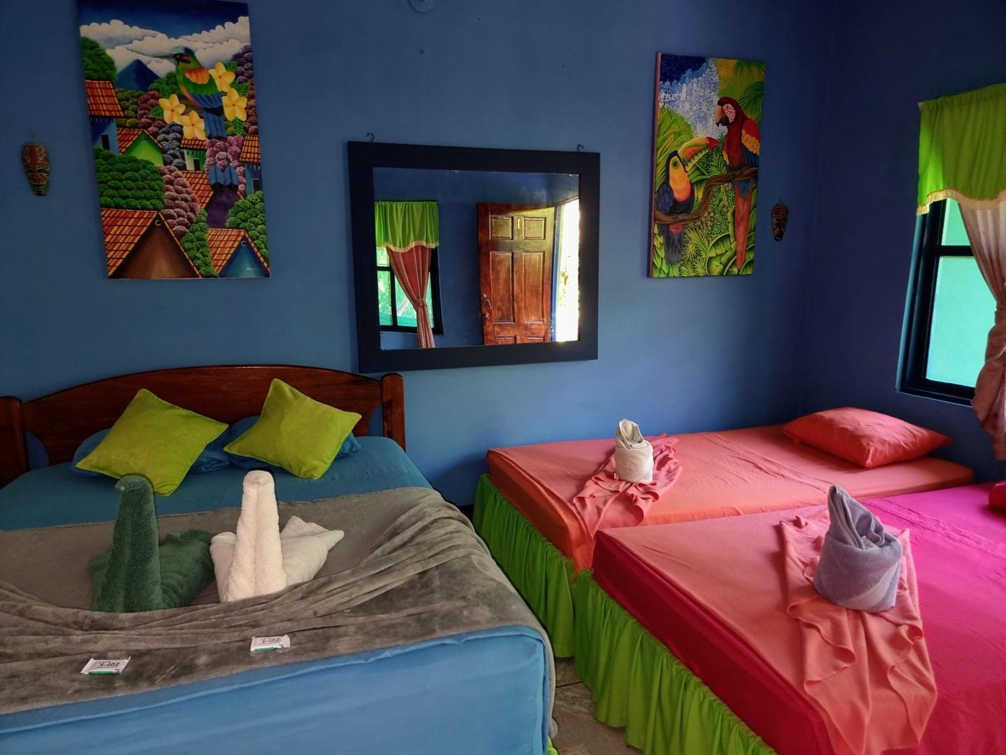 Cabinas Tortuguero Natural Hostel Екстериор снимка