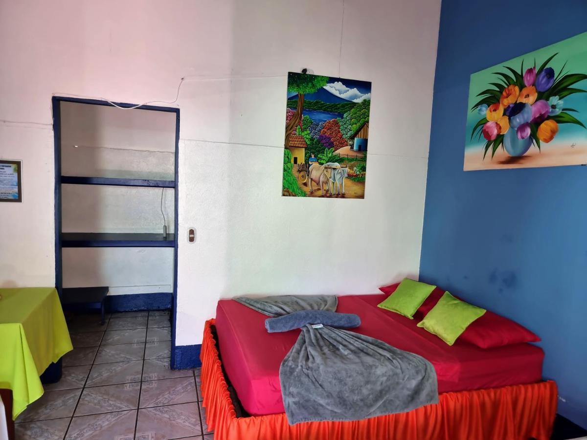 Cabinas Tortuguero Natural Hostel Екстериор снимка