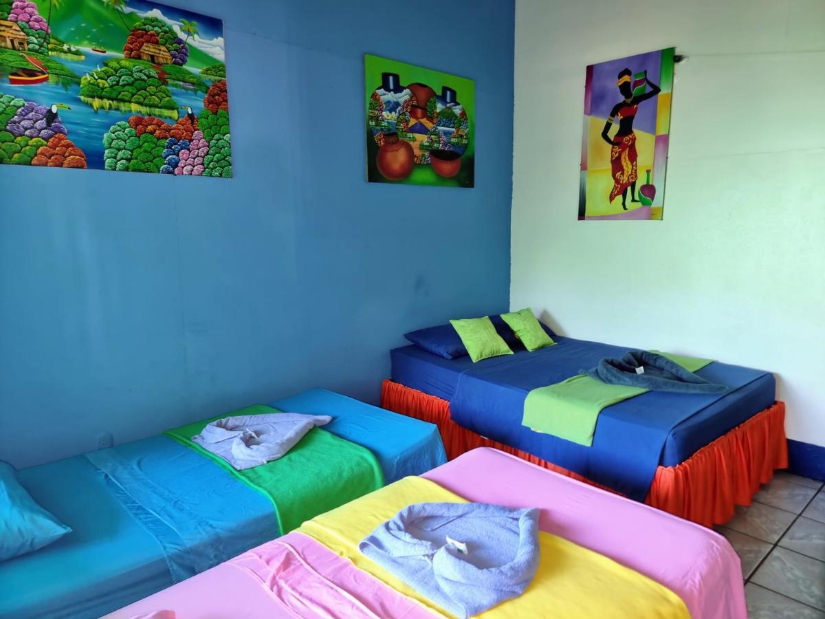 Cabinas Tortuguero Natural Hostel Екстериор снимка