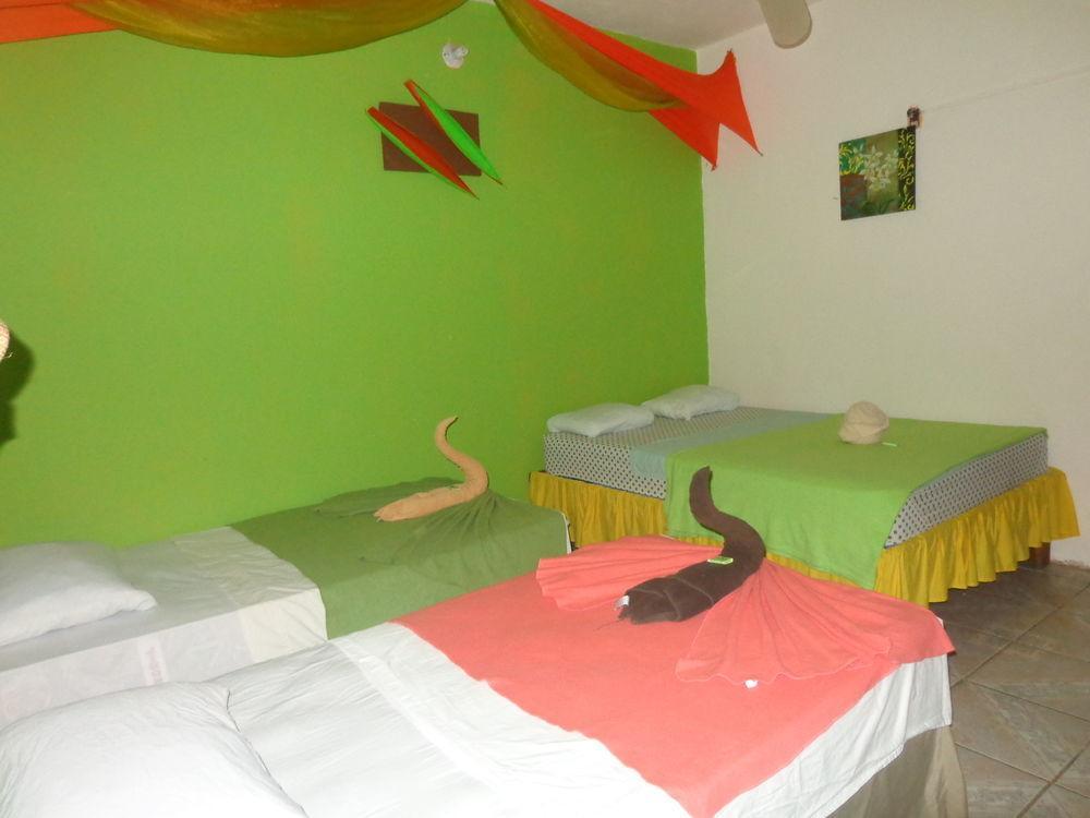 Cabinas Tortuguero Natural Hostel Екстериор снимка