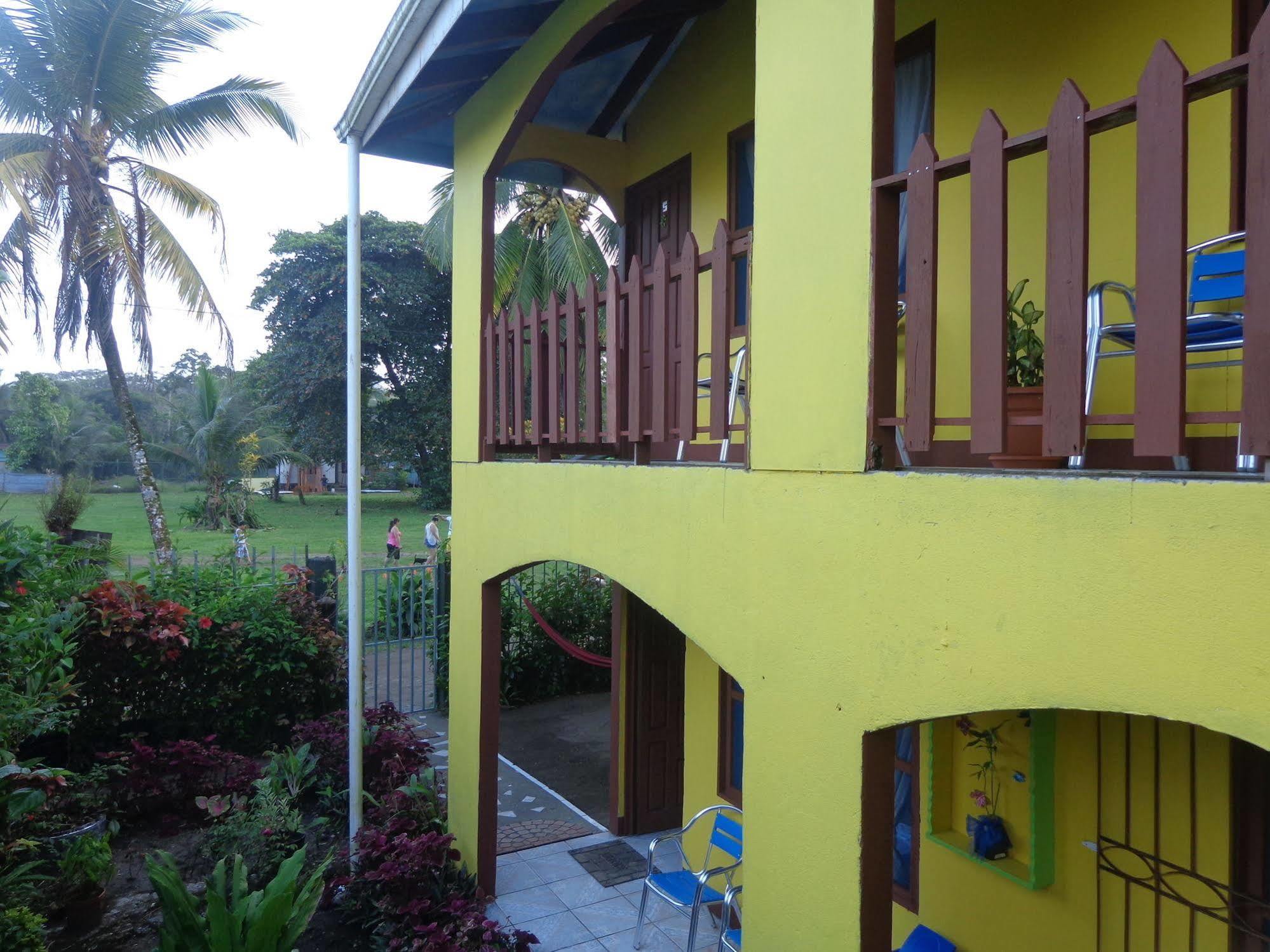 Cabinas Tortuguero Natural Hostel Екстериор снимка