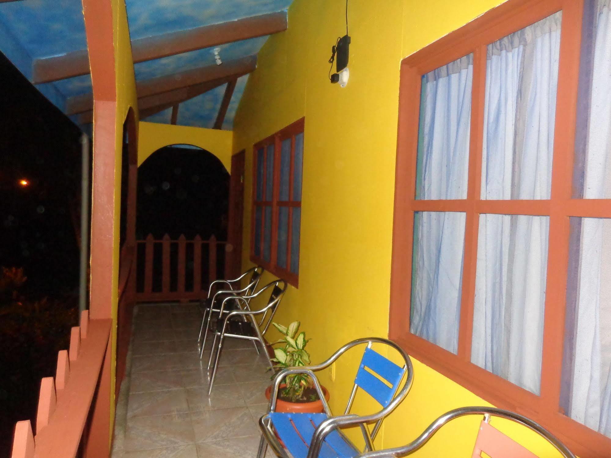 Cabinas Tortuguero Natural Hostel Екстериор снимка