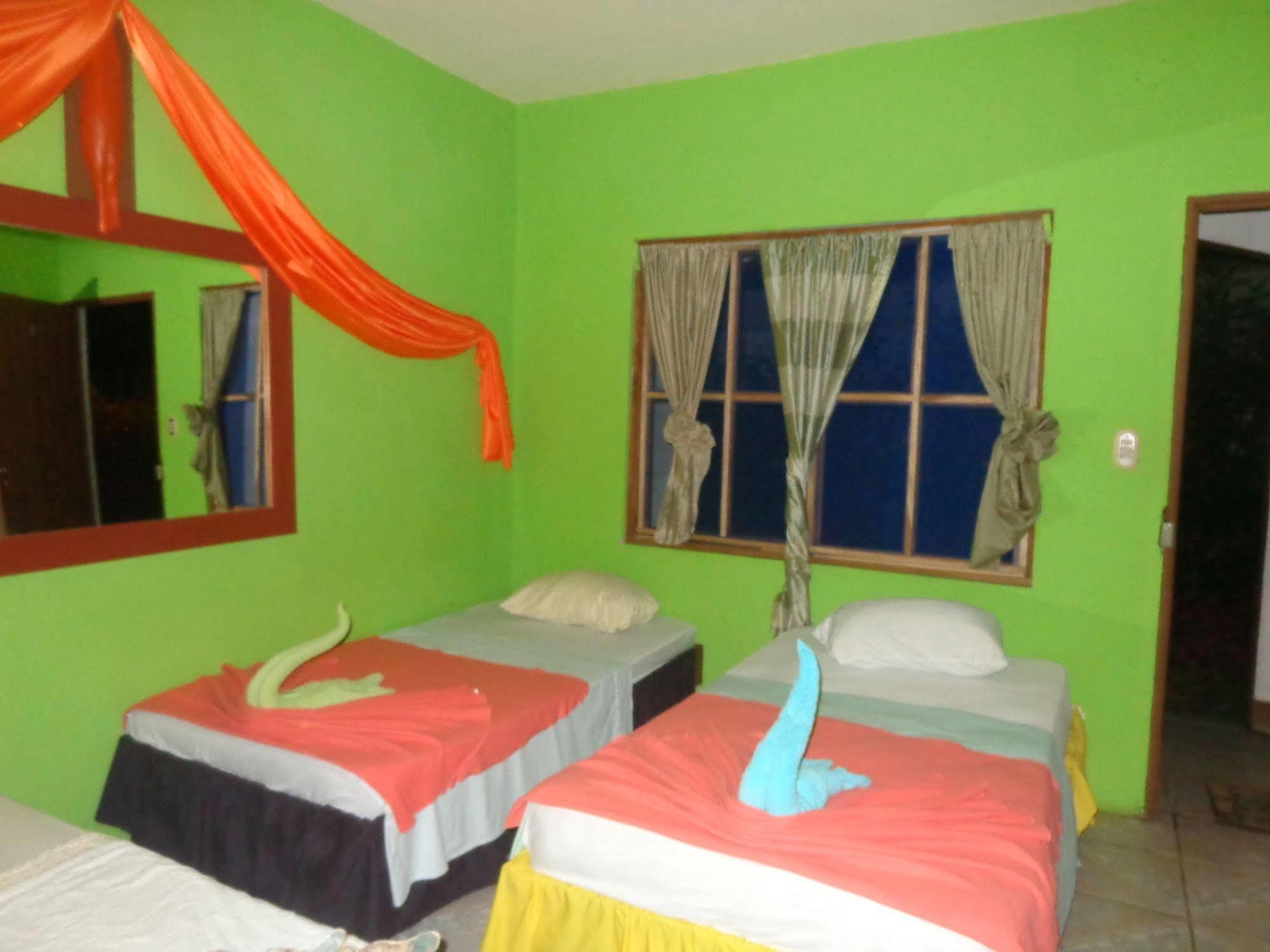 Cabinas Tortuguero Natural Hostel Екстериор снимка