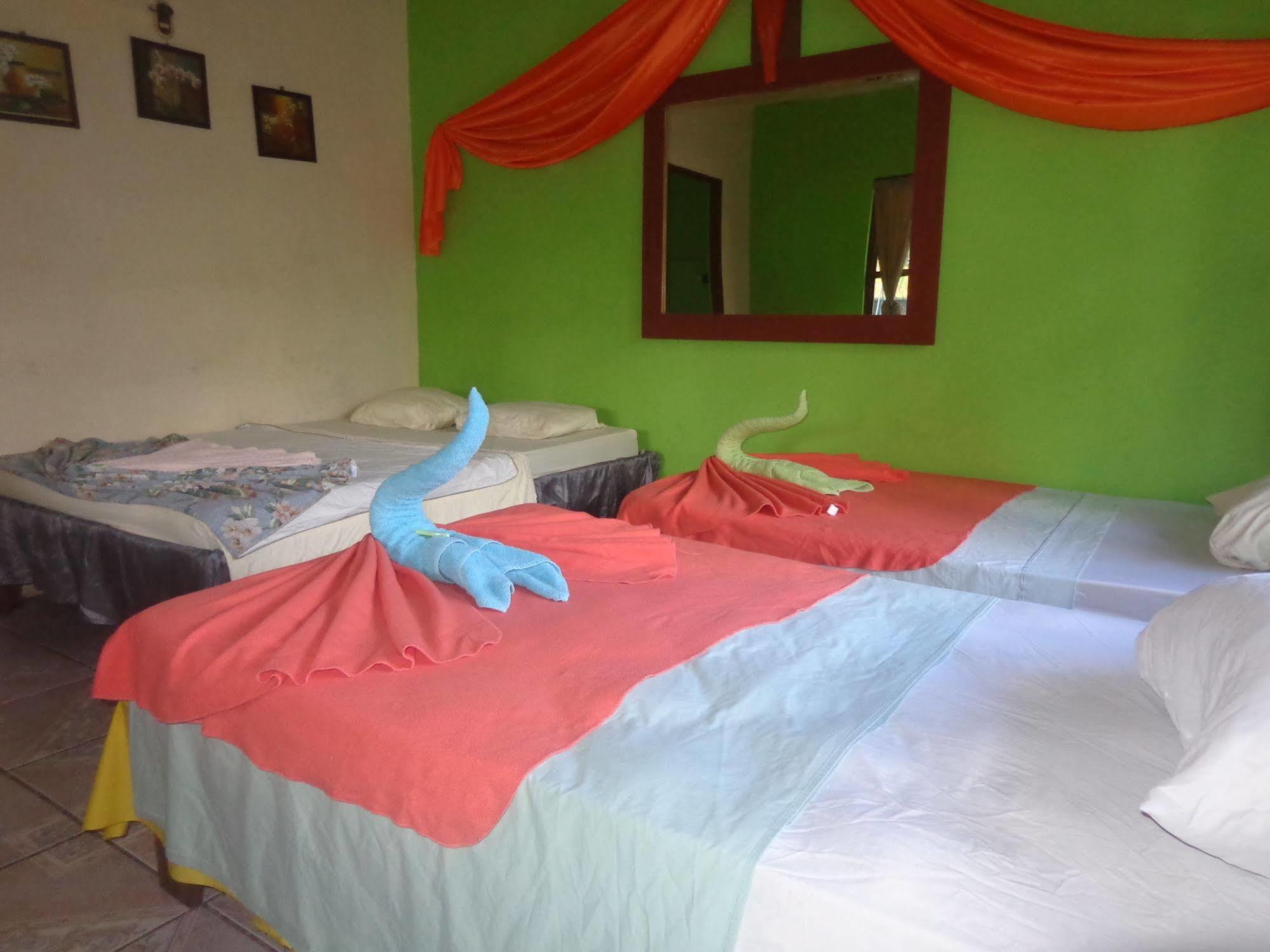 Cabinas Tortuguero Natural Hostel Екстериор снимка