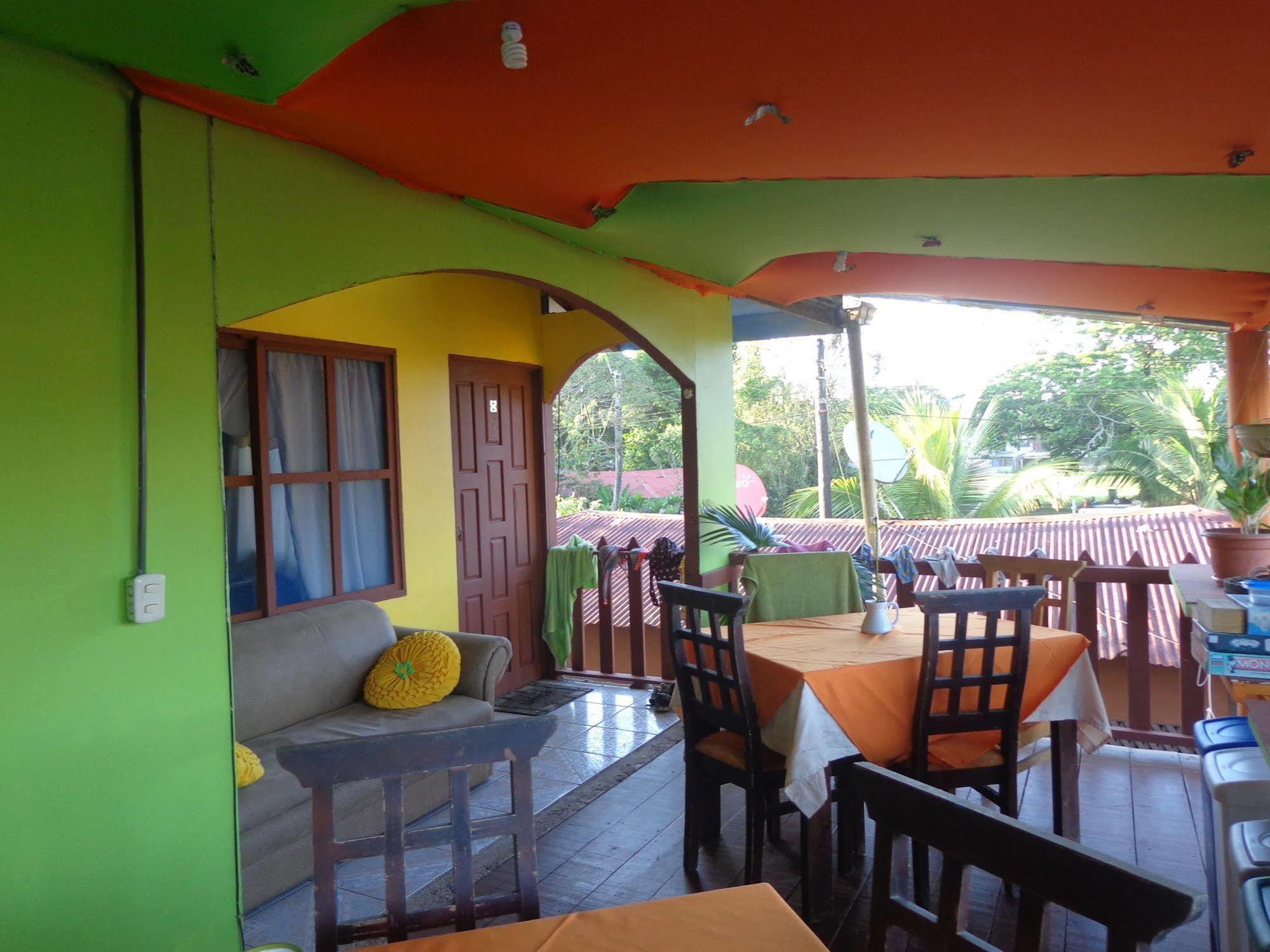 Cabinas Tortuguero Natural Hostel Екстериор снимка