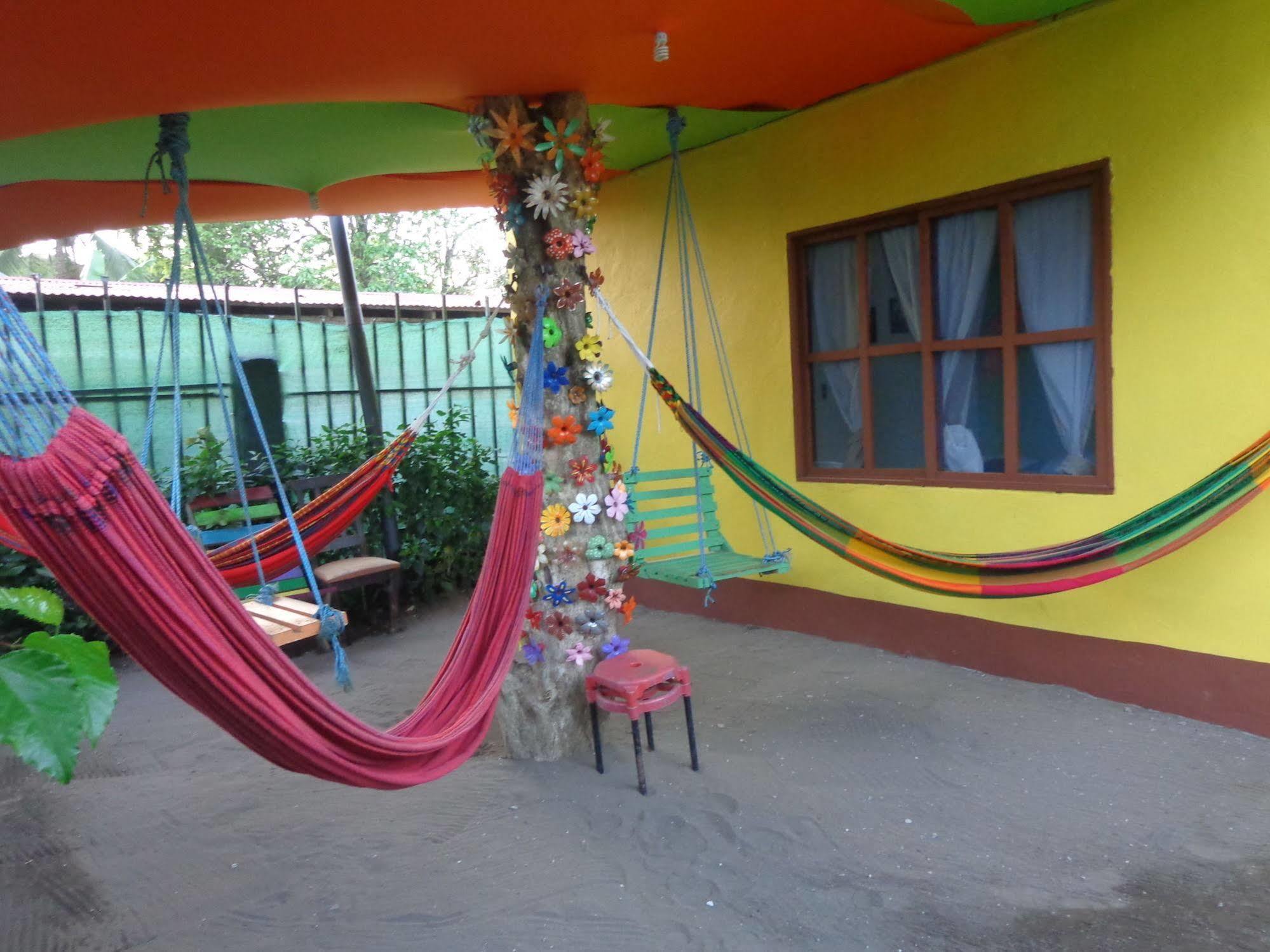 Cabinas Tortuguero Natural Hostel Екстериор снимка